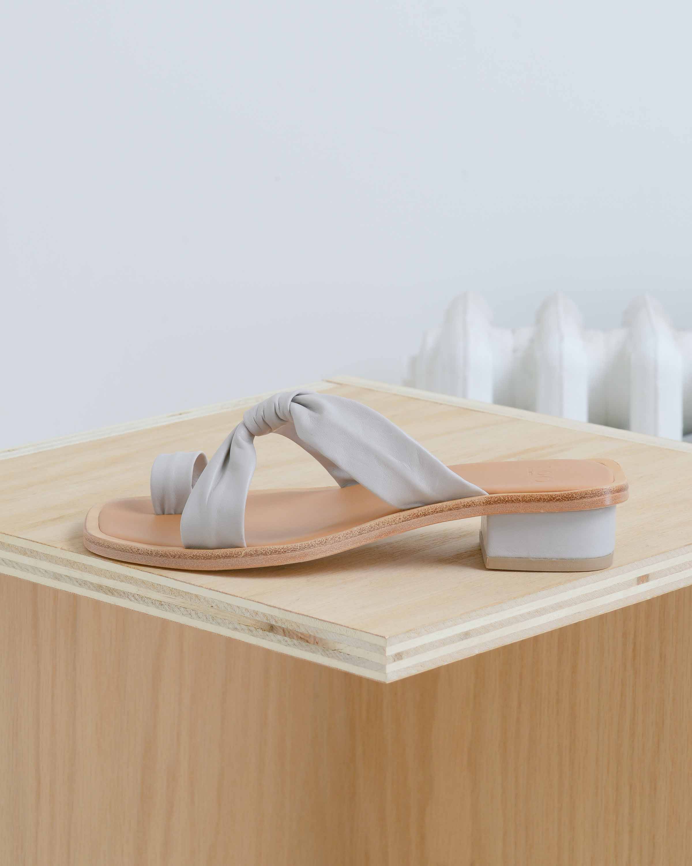 Pau Wide Strap Slide